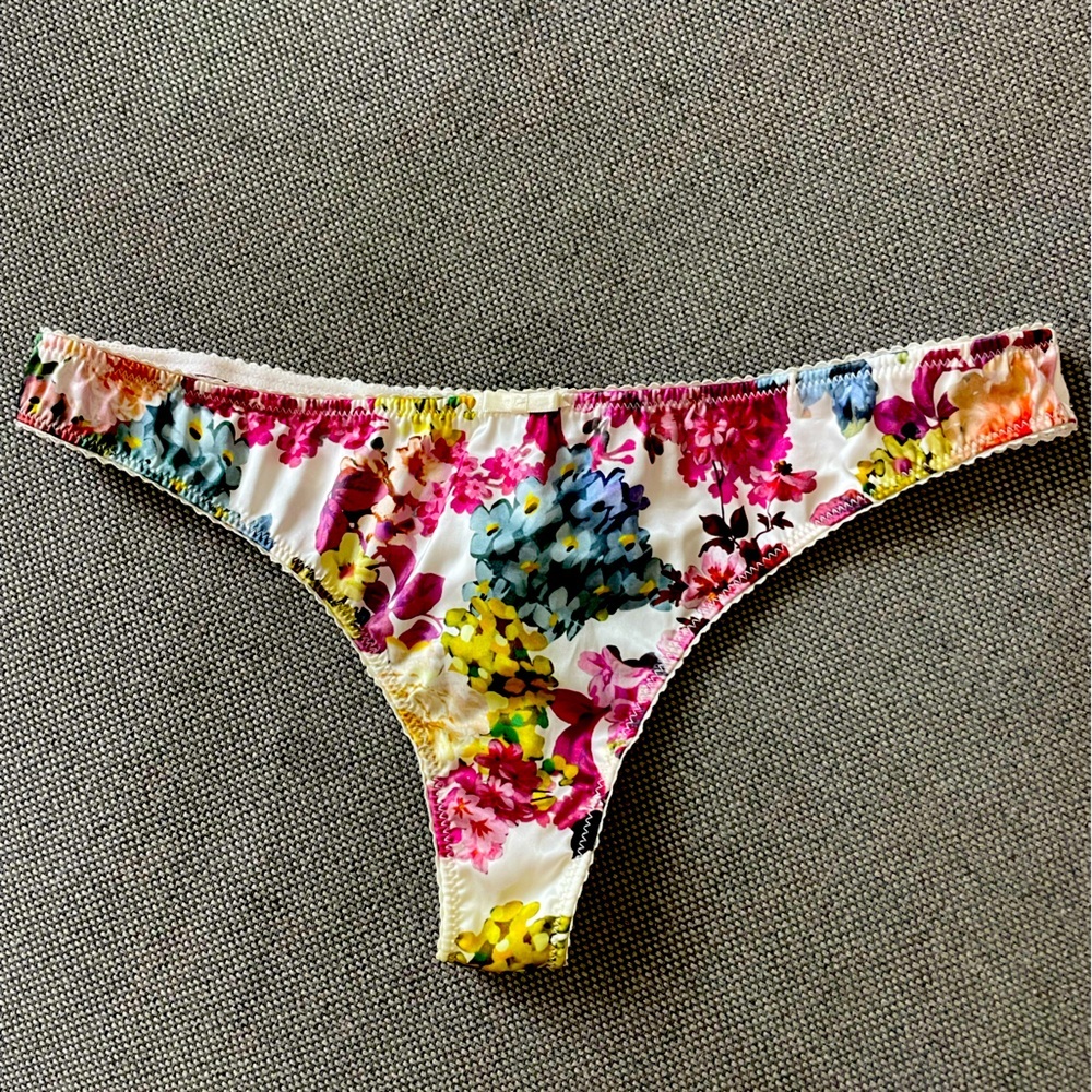AUTHENTIC Dolce & Gabbana floral thong bikini panties luxury D&G sz M